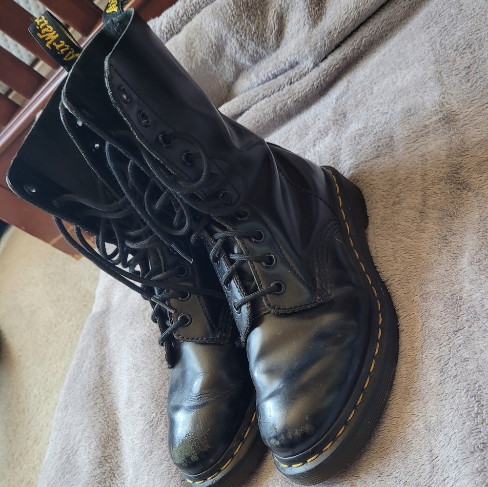 DR. MARTENS WOMENS 1490 Smooth Leather Mid Calf Boots, Size 7